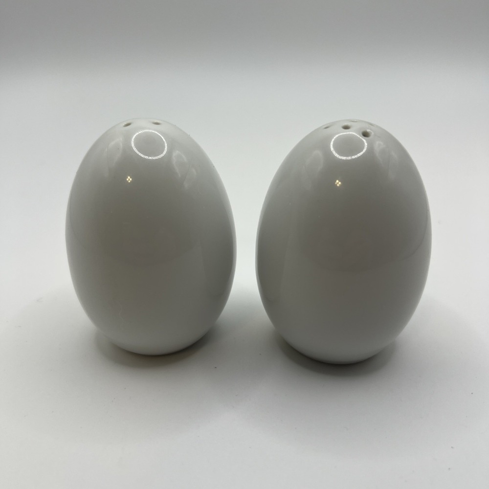 Vintage Porcelain Egg Shape Salt  Pepper Shakers Japan OMC Otagiri Mercantile Co